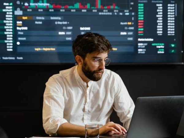 Currency Trading Trader, Who is He?