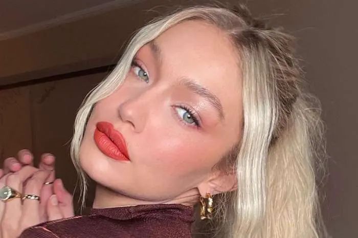 Tips for Choosing a Lipstick Color That Suits Your Skin Color